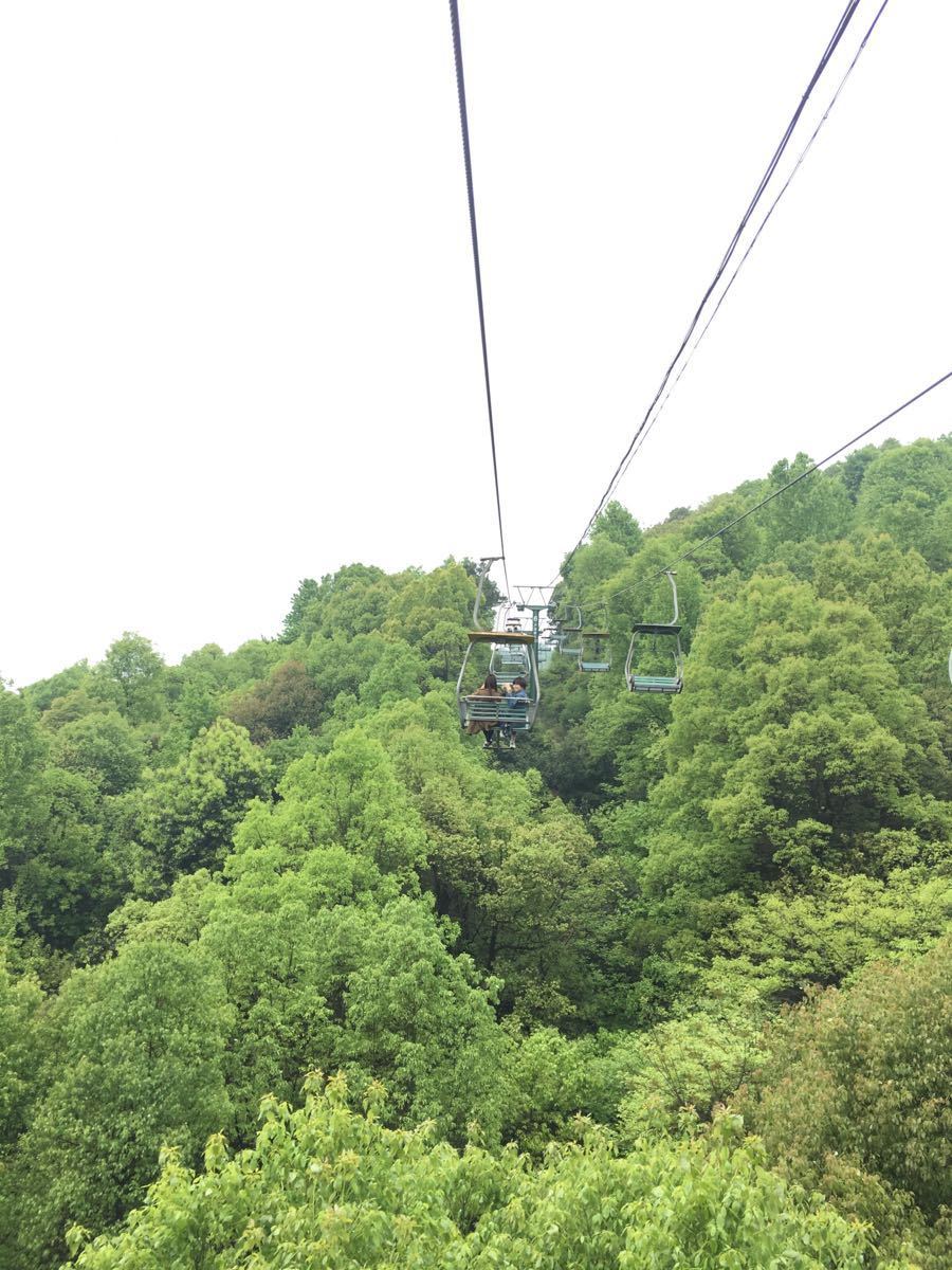 和闺密一起出游的,来长沙必来岳麓山其次是臭豆腐,下山滑道胆子太小