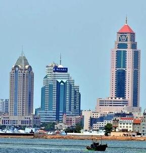 因为我就在此商务楼上上班,百盛购物中心,以前是青岛第一百货大楼