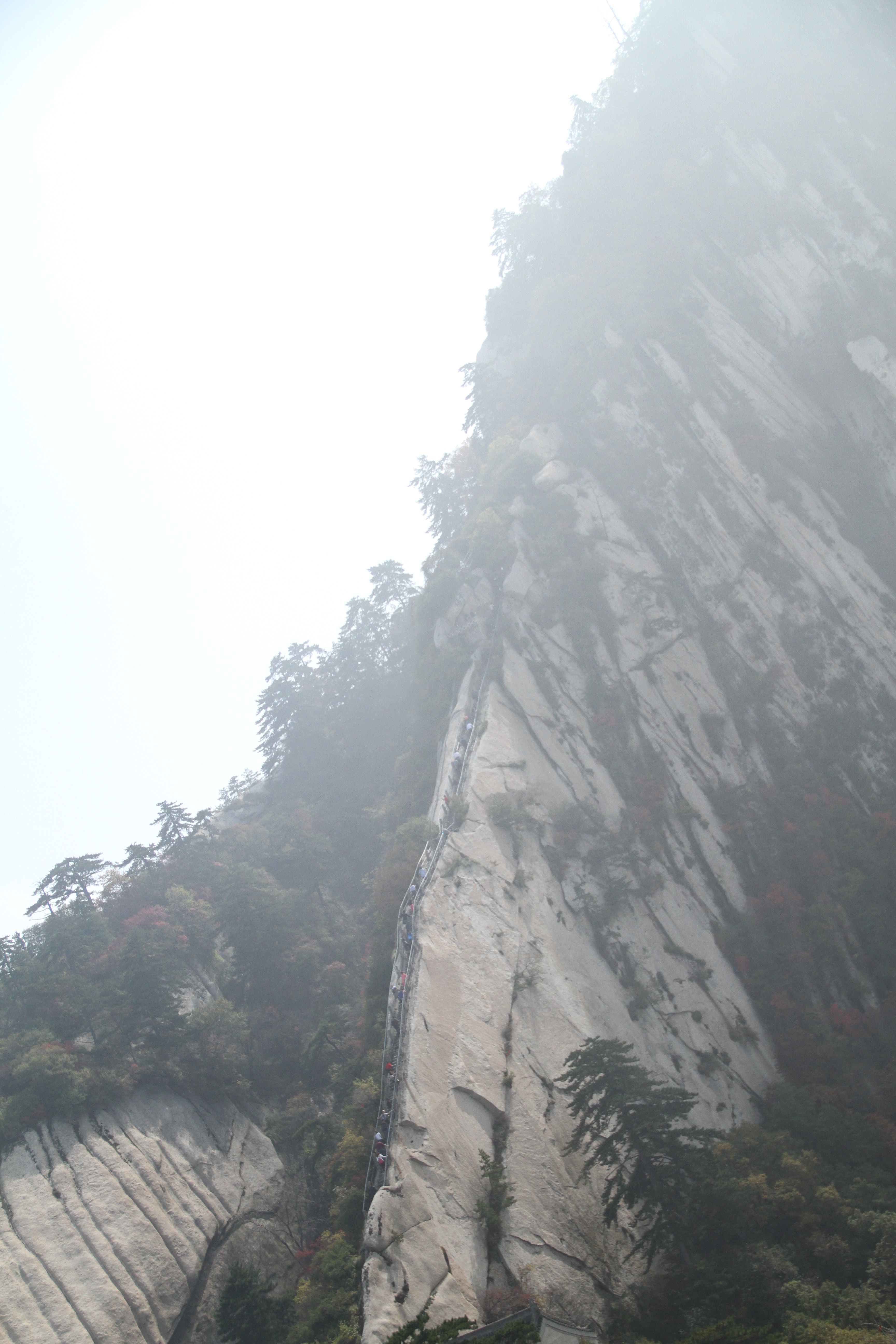 【攜程攻略】華山蒼龍嶺景點,明清時期,該嶺開始修建臺階,並於民國