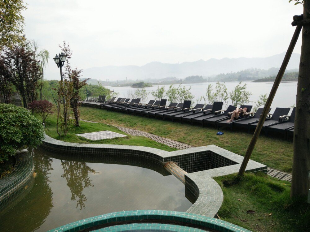大竹海明湖温泉水世界图片