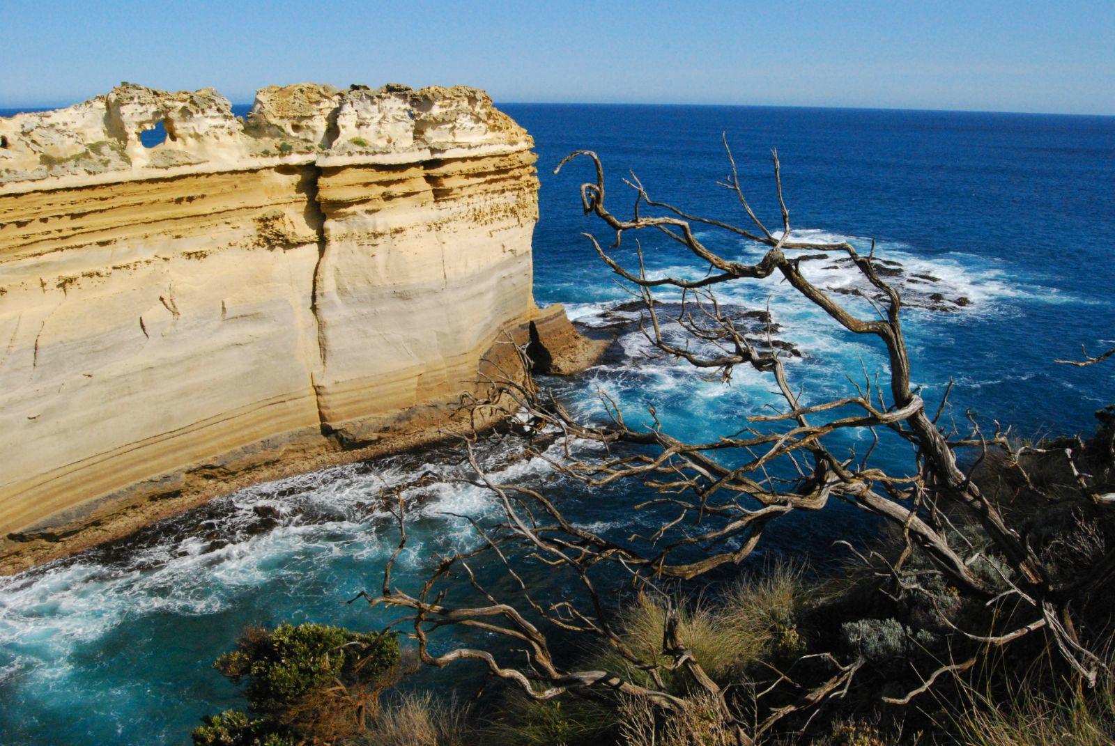 【携程攻略】普林斯镇十二门徒岩景点,澳洲墨尔本以西的大洋路绵延数