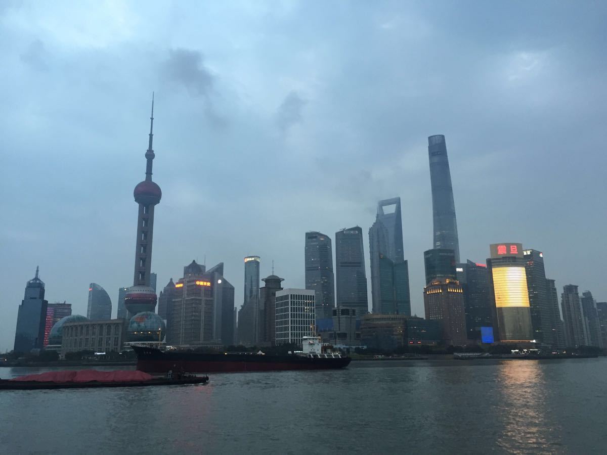 【携程攻略】上海外滩景点,值得去,夜景美,不下雨走走舒服.
