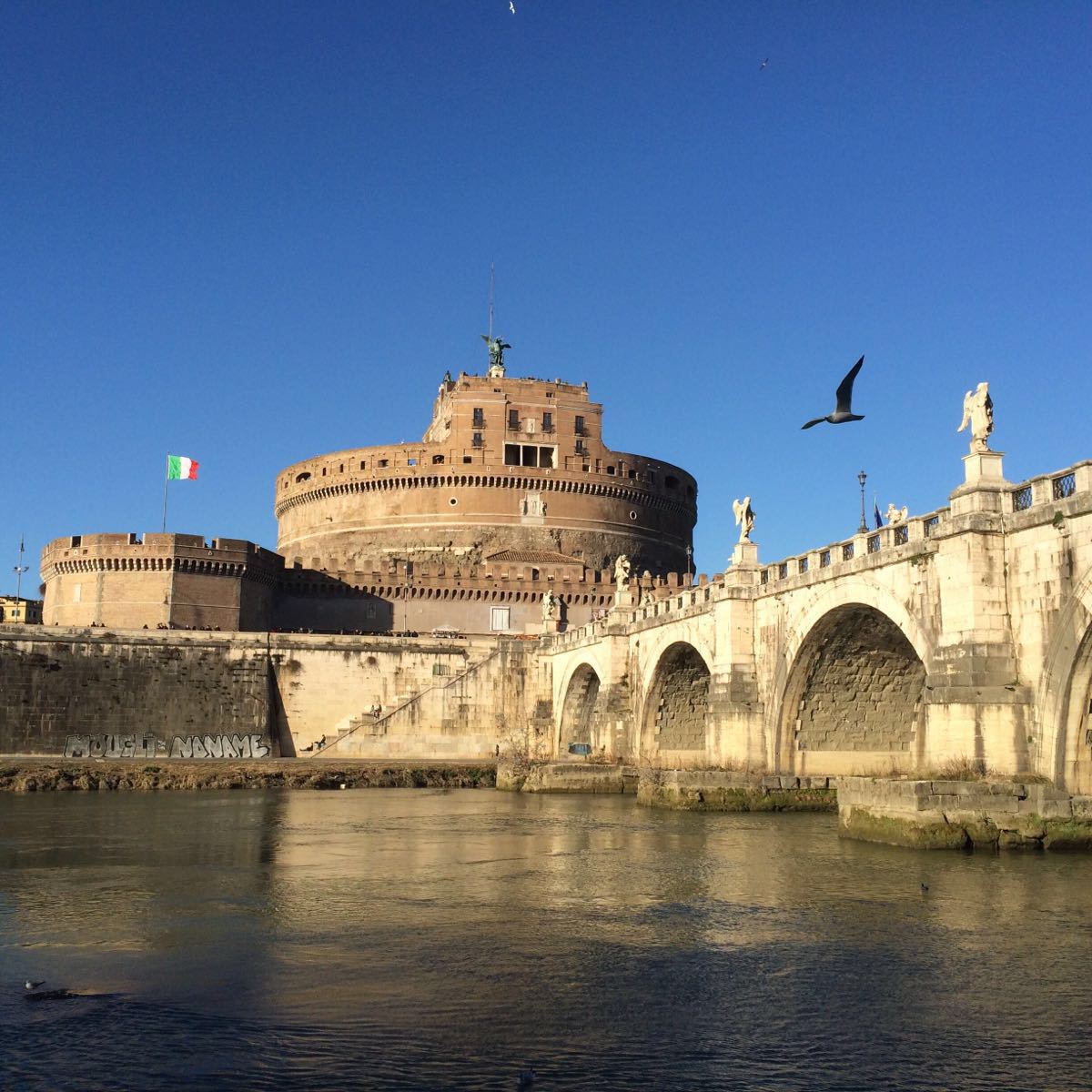 【携程攻略】罗马圣天使桥景点,罗马假日里经典重温,非常喜欢这里