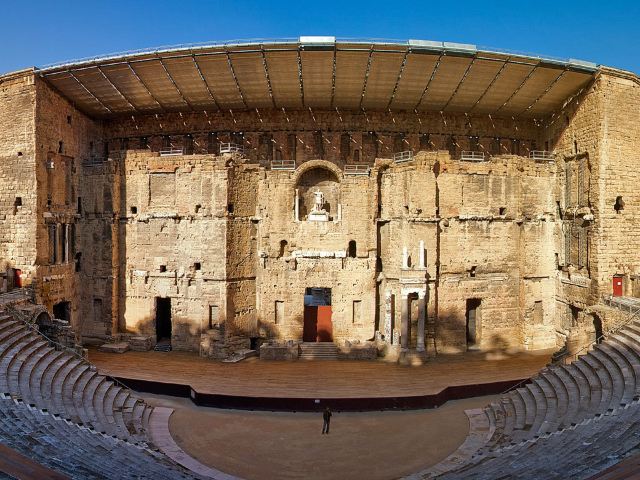 奥朗日古罗马剧场