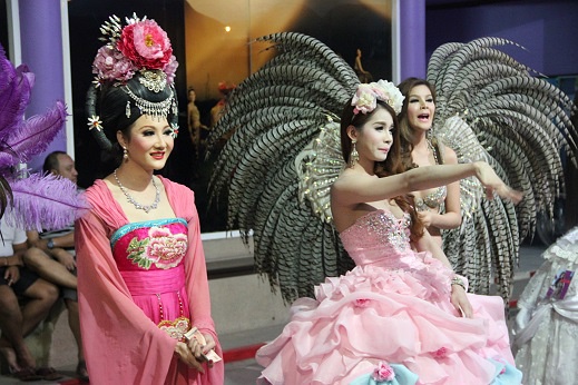 西蒙娱乐集团人妖秀