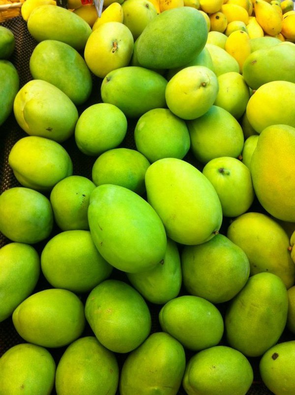 超市里的青芒果,视觉色彩的盛宴