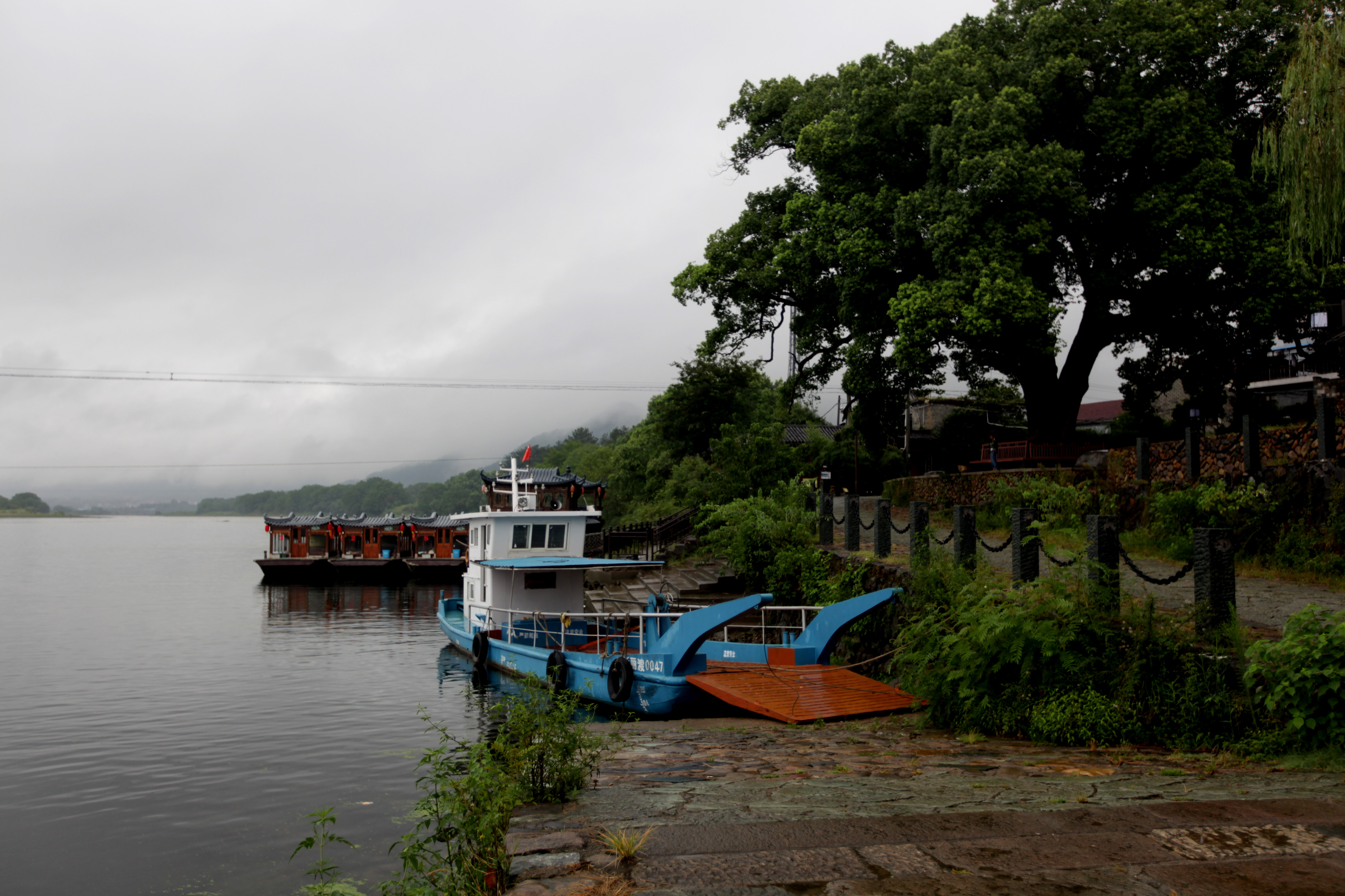            中午时分,没有人摆渡