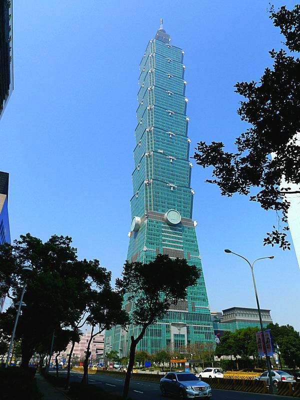 &nbsp;&nbsp;&nbsp;在下榻台北深坑假日酒店期间,曾游览了台北101