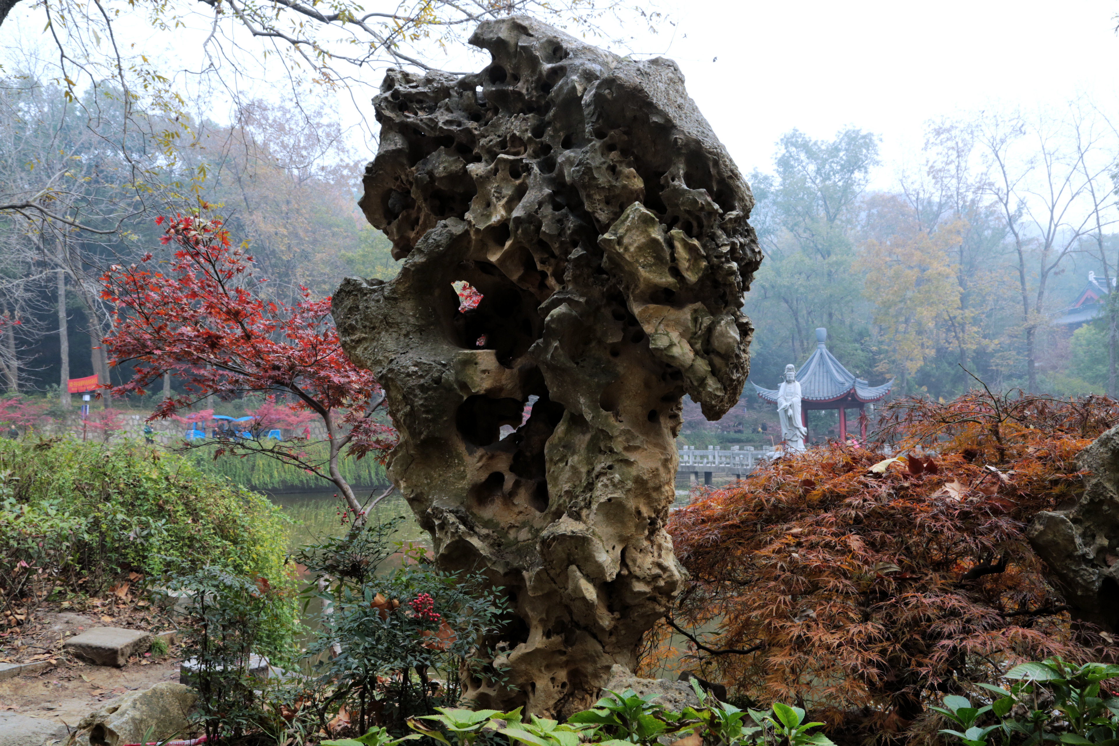 【攜程攻略】南京棲霞山景點,秋天去棲霞山看楓葉,景色如畫,色彩動人.