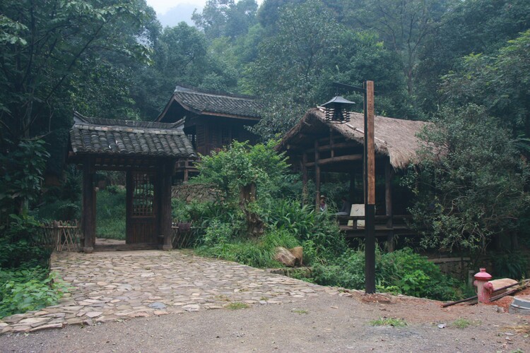 古代山间小屋图片