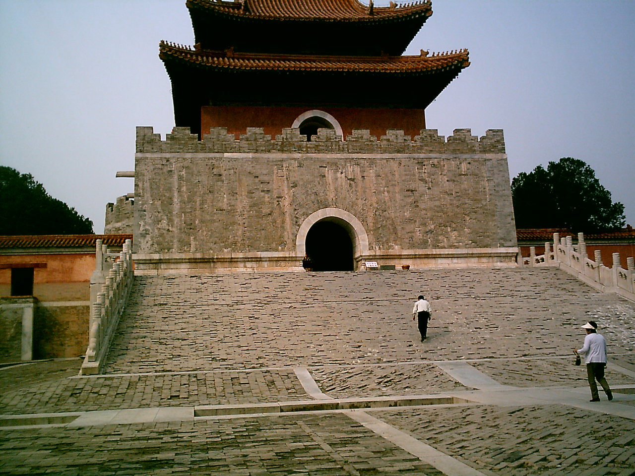 崇陵是光绪皇帝的陵寝,也是清西陵唯一能进入地宫的帝陵,整个规模还是