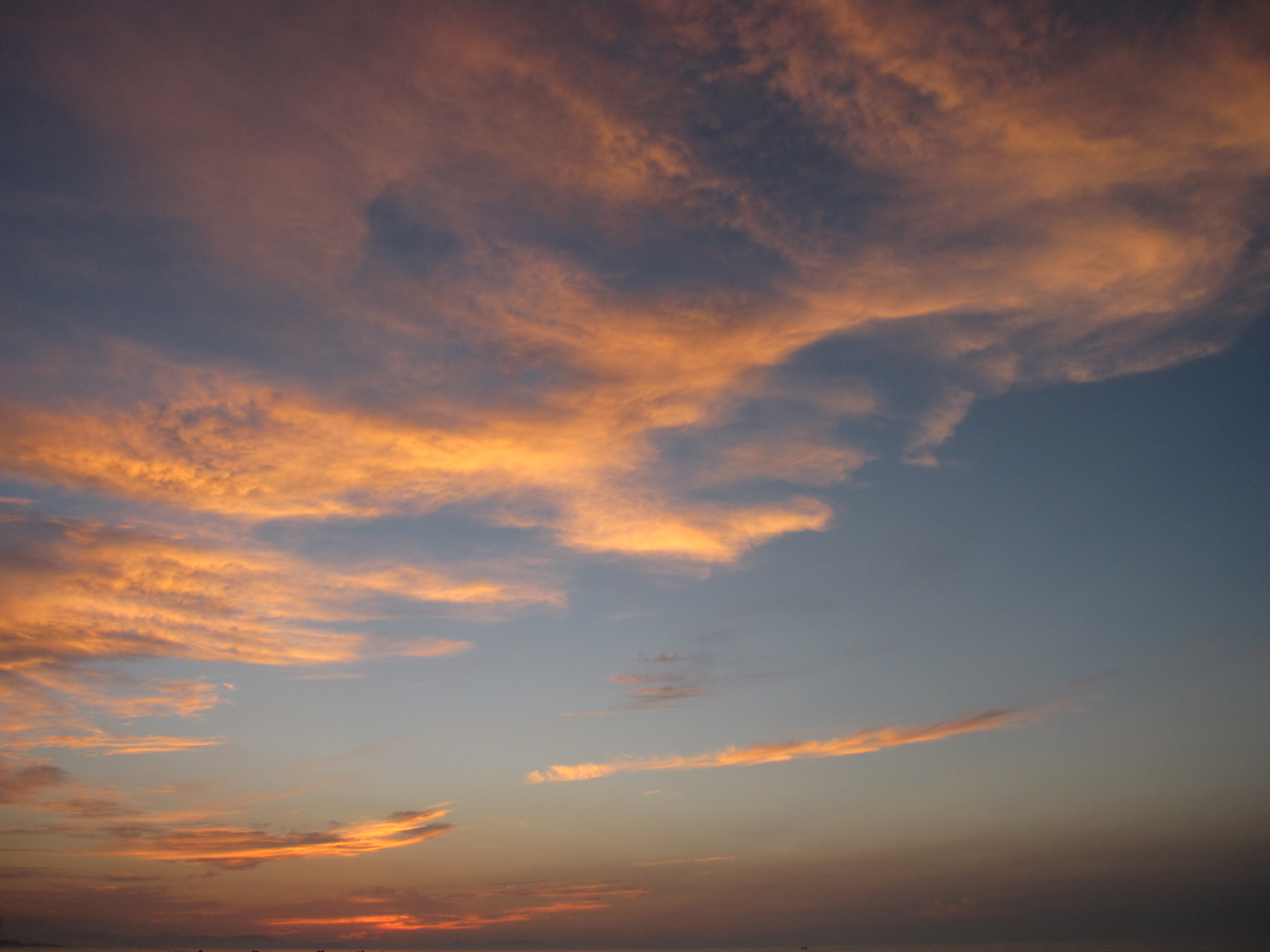                  天边飞来的彩云