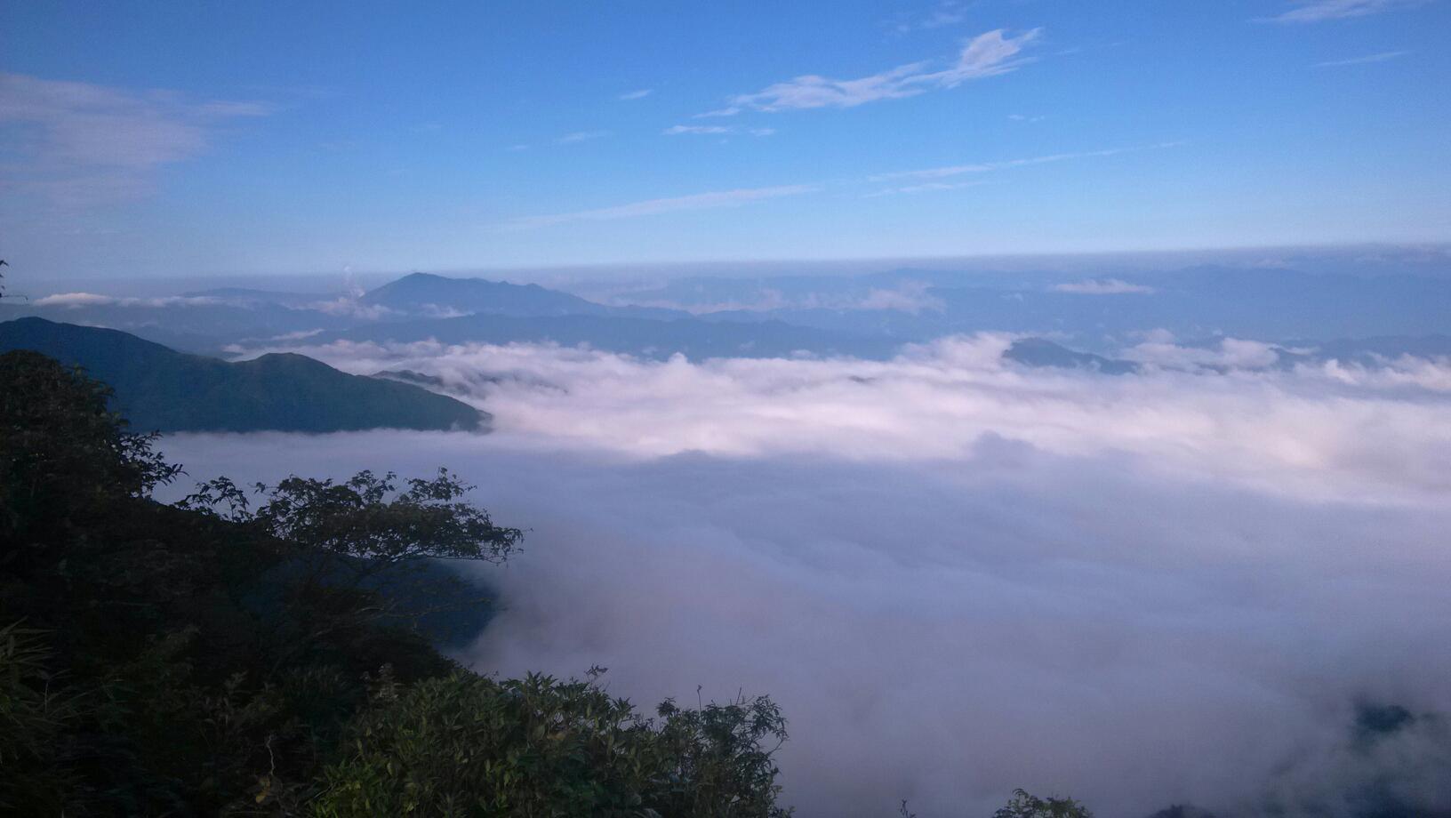  貓兒山上觀看日出,賞雲海