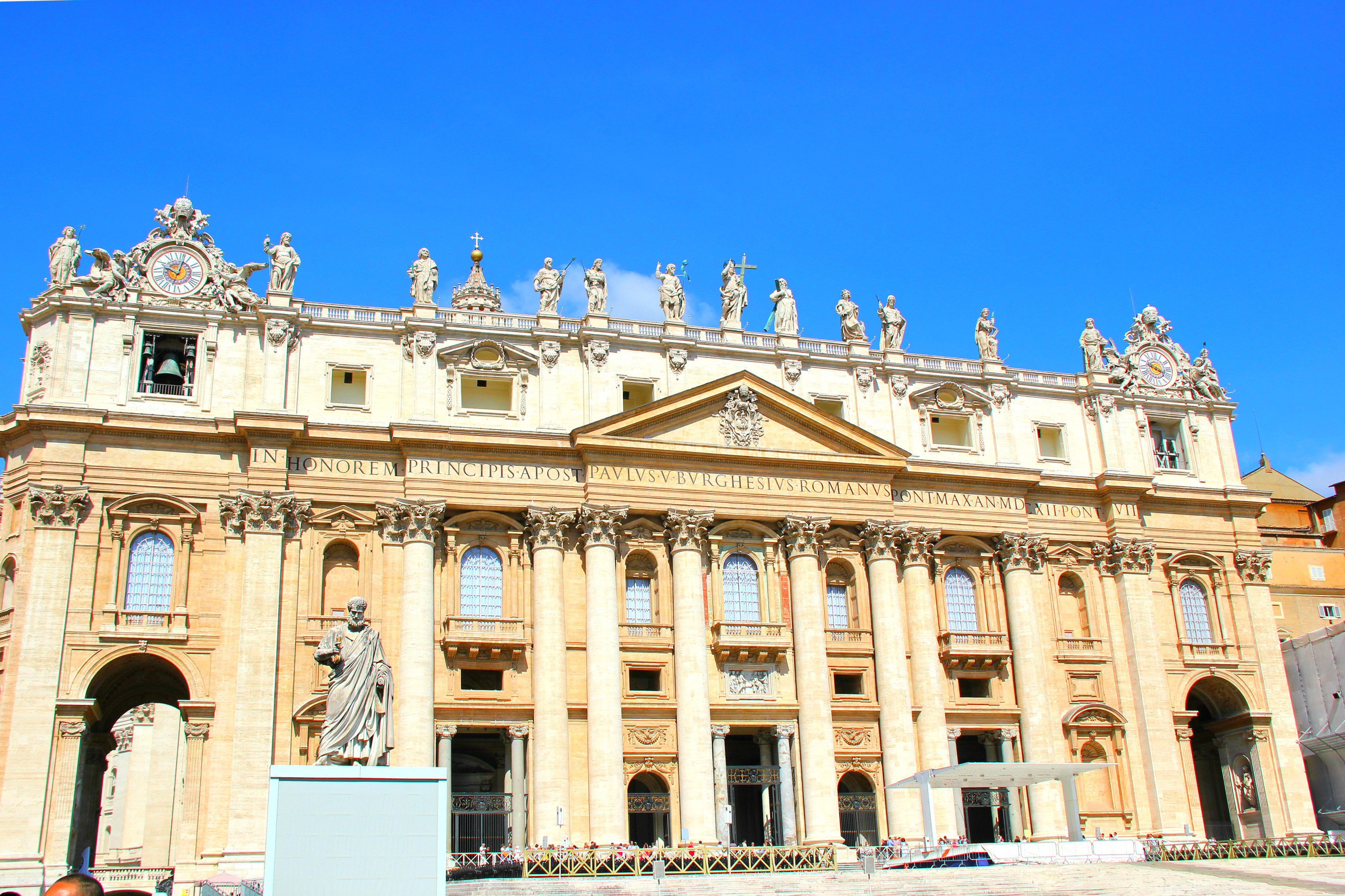 四面与意大利为邻的梵蒂冈国家中最辉煌的建筑,天主教会举行最隆重