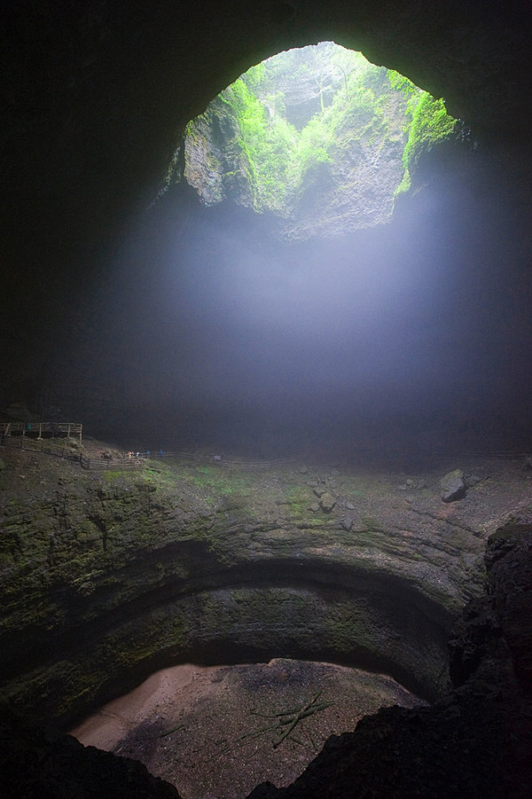 廣元·探秘世界第一天然大漏斗 川洞庵天坑