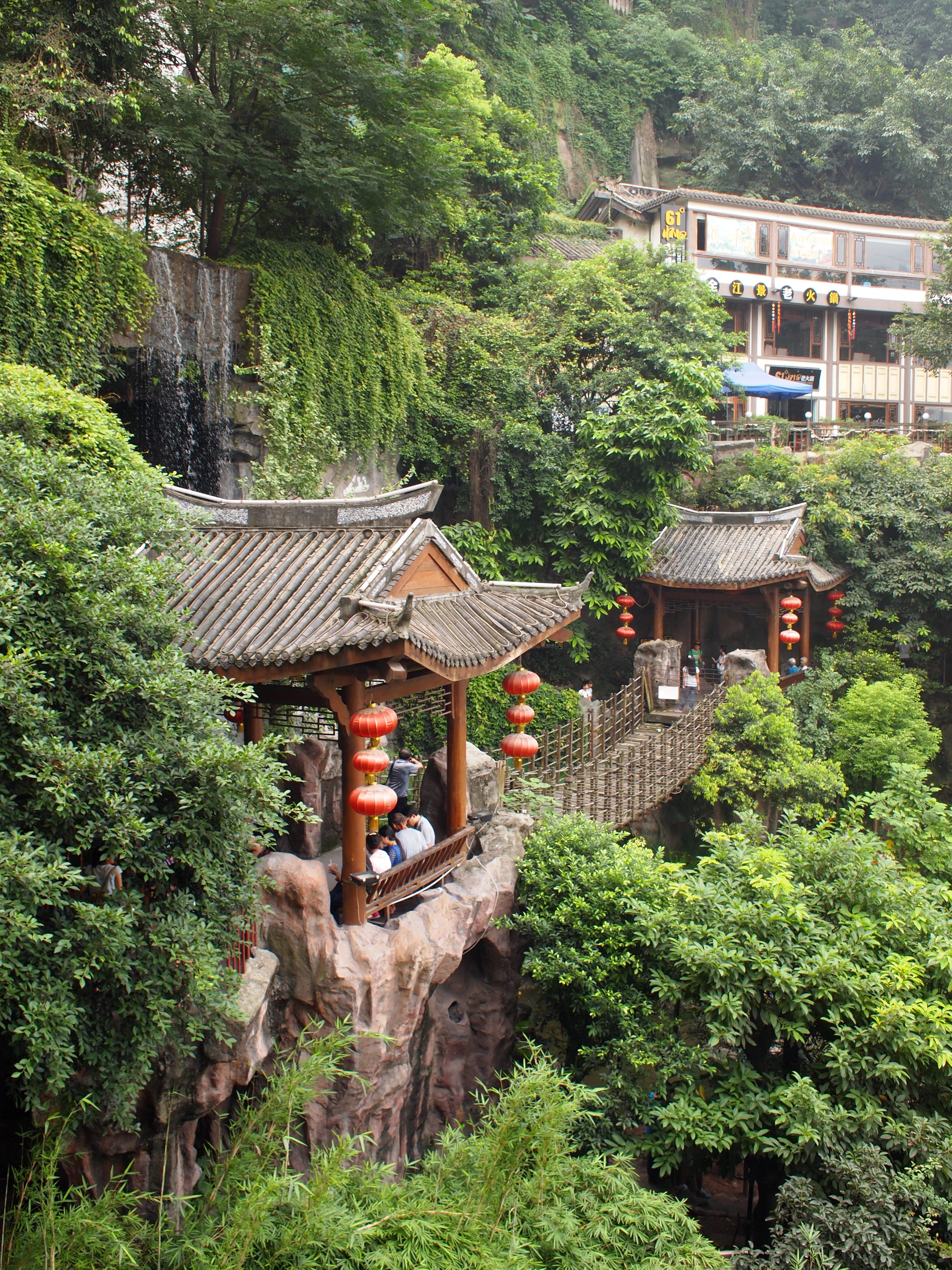 【携程攻略】重庆洪崖洞商业街景点,洪崖洞是市区最有特色的建筑,我们