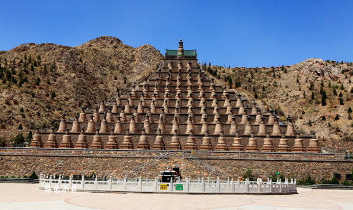 喇嘛式实心塔群 -- 宁夏青铜峡一百零八塔