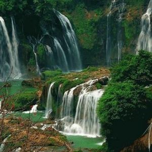 藏布巴东瀑布群旅游景点图片