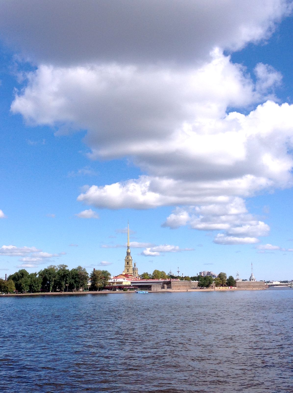 瓦西里岛古港口灯塔