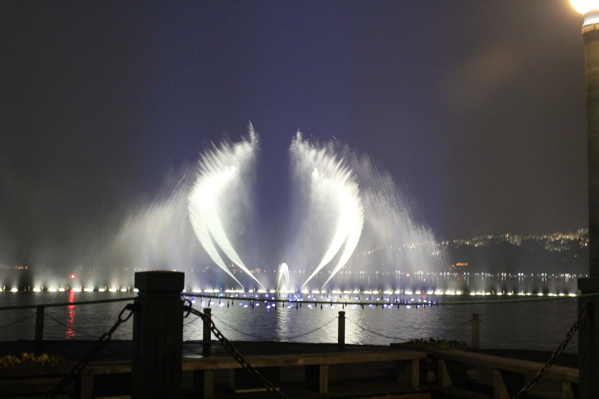 第 2天 2014-03-09 湖濱晴雨> 西湖音樂噴泉