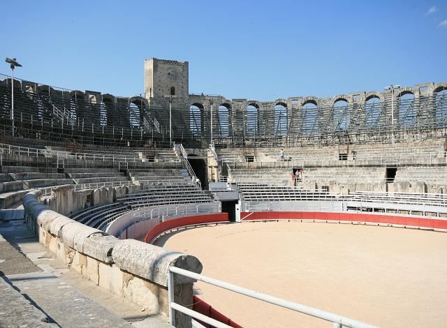 阿尔勒竞技场