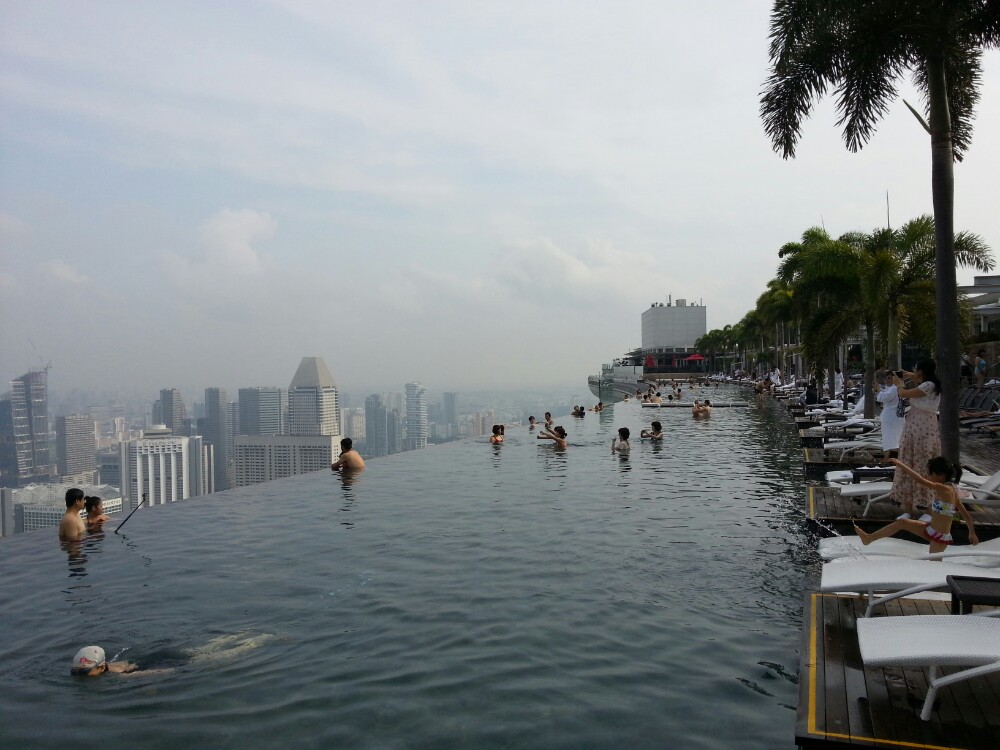 滨海湾金沙酒店游泳池图片