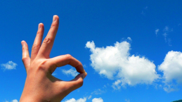 蓝的真让人受不了,云就象是棉花糖,有一种伸手就想触摸的感觉