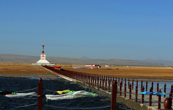 就在剛察城外,感覺是青海湖周圍的幾個縣在搶奪旅遊資源誰也不遠落後