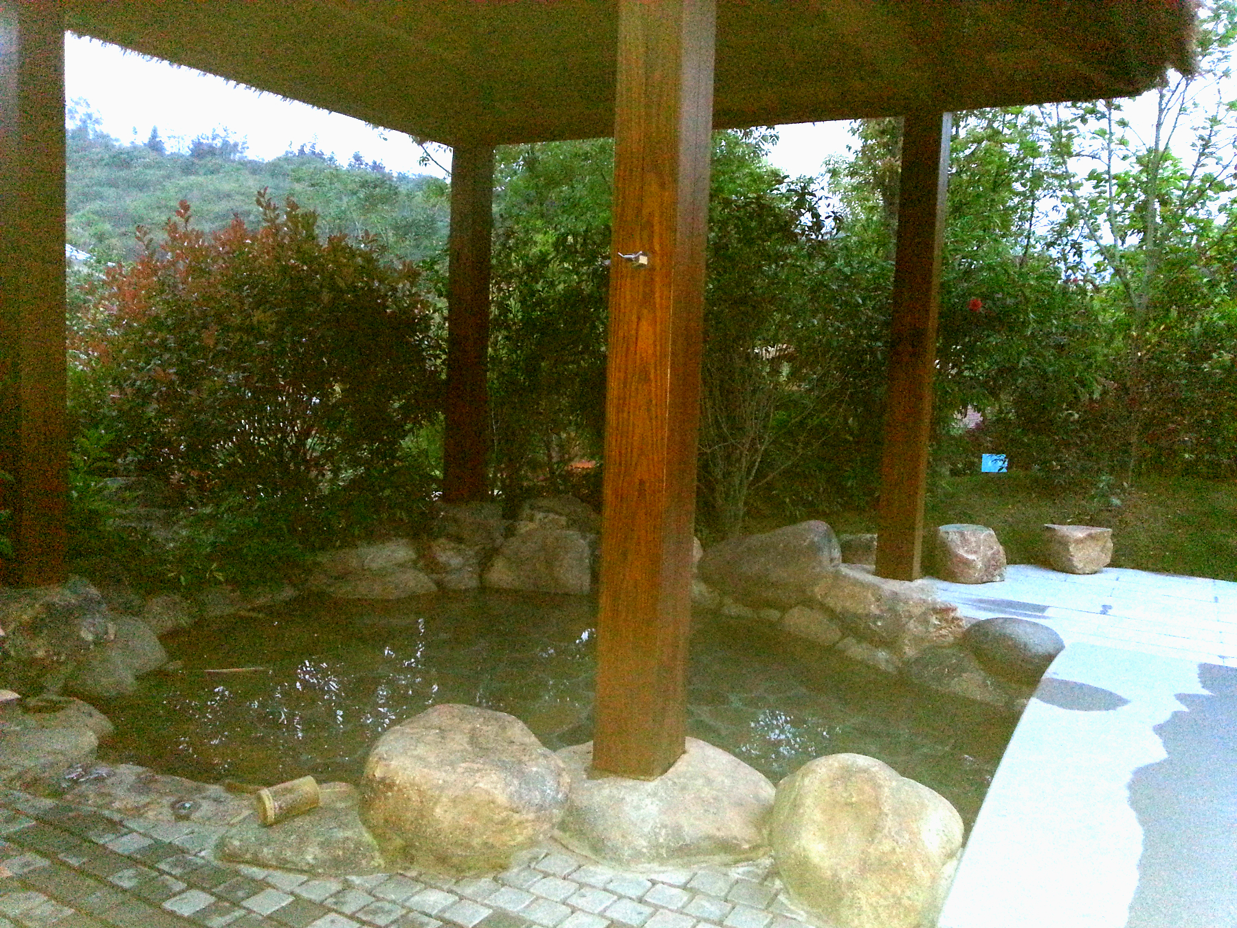 半月山温泉