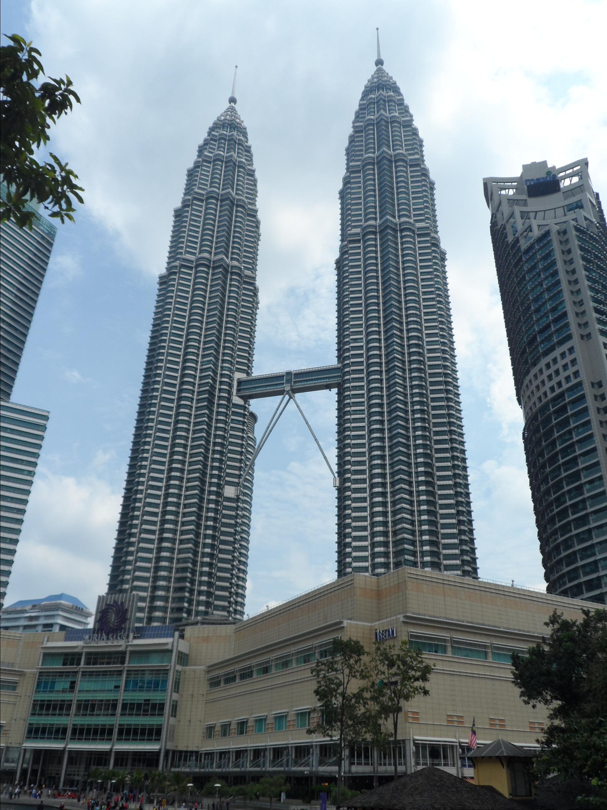 国家石油公司双塔大楼