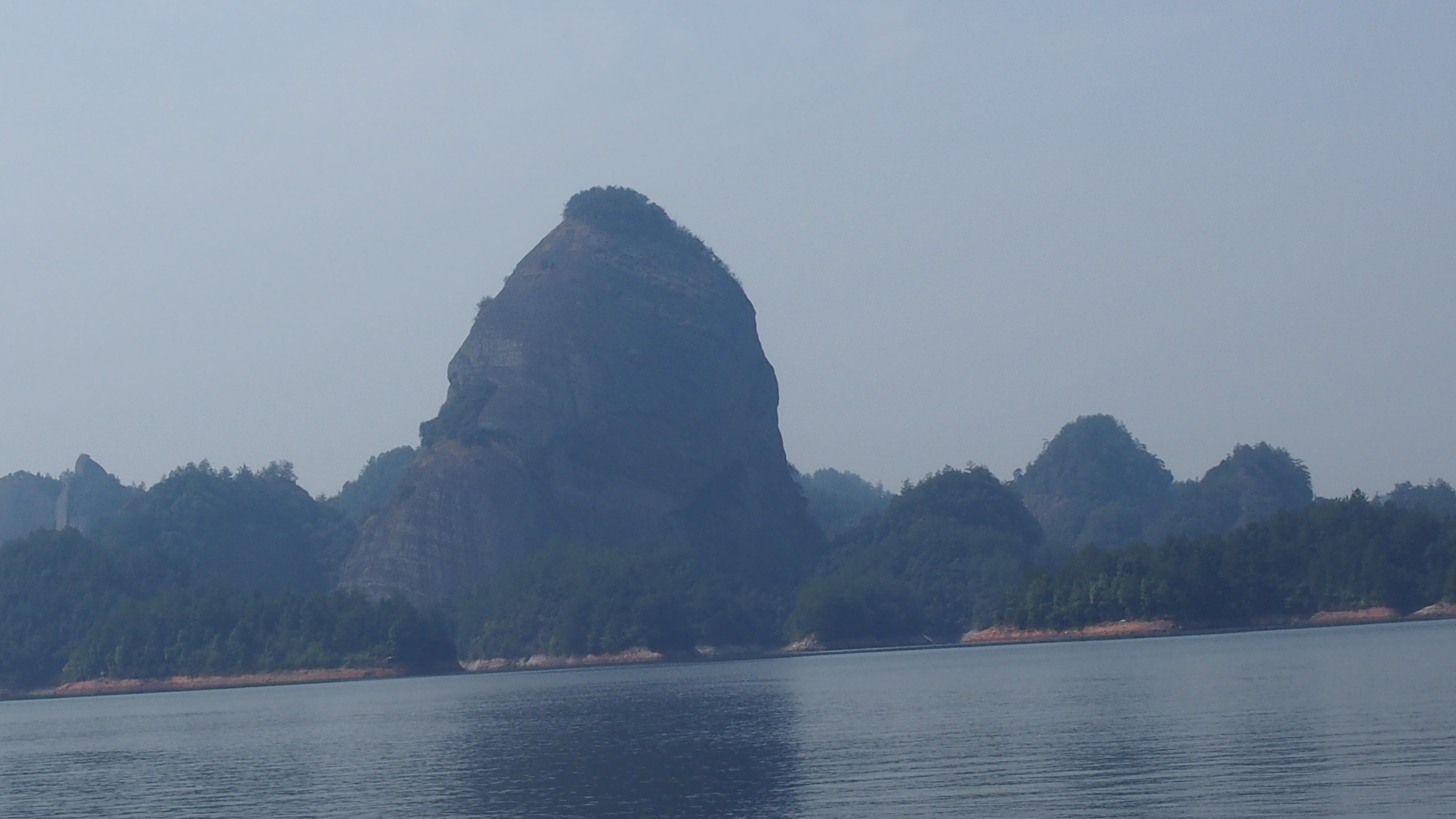 湖光山色中悠然自得-----銅鼓天柱峰