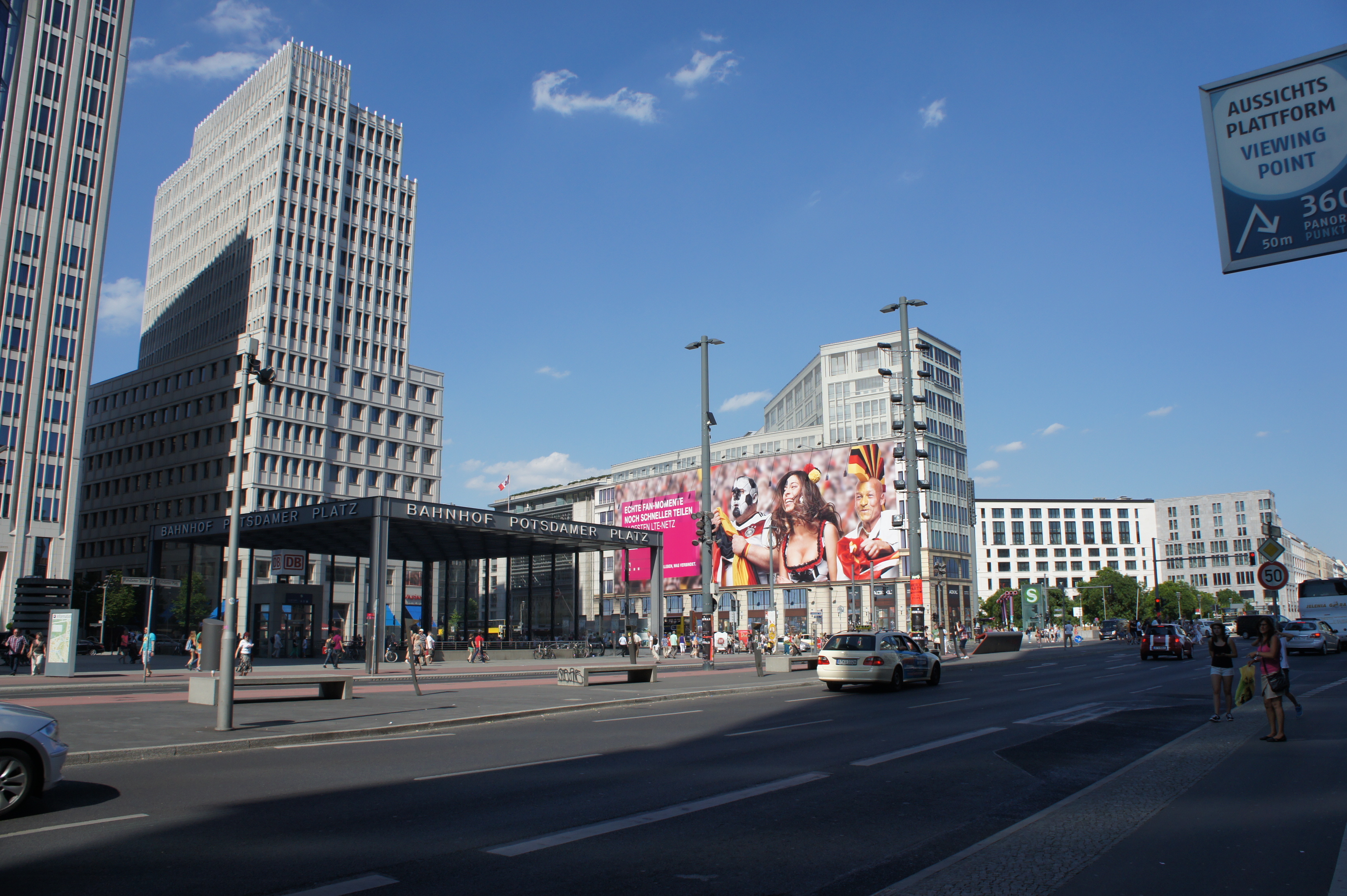             此时六月,波茨坦广场