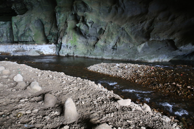 富川乡村自驾第一站,川岩,这是潇贺古道的一部分,故名思议,这个大岩洞