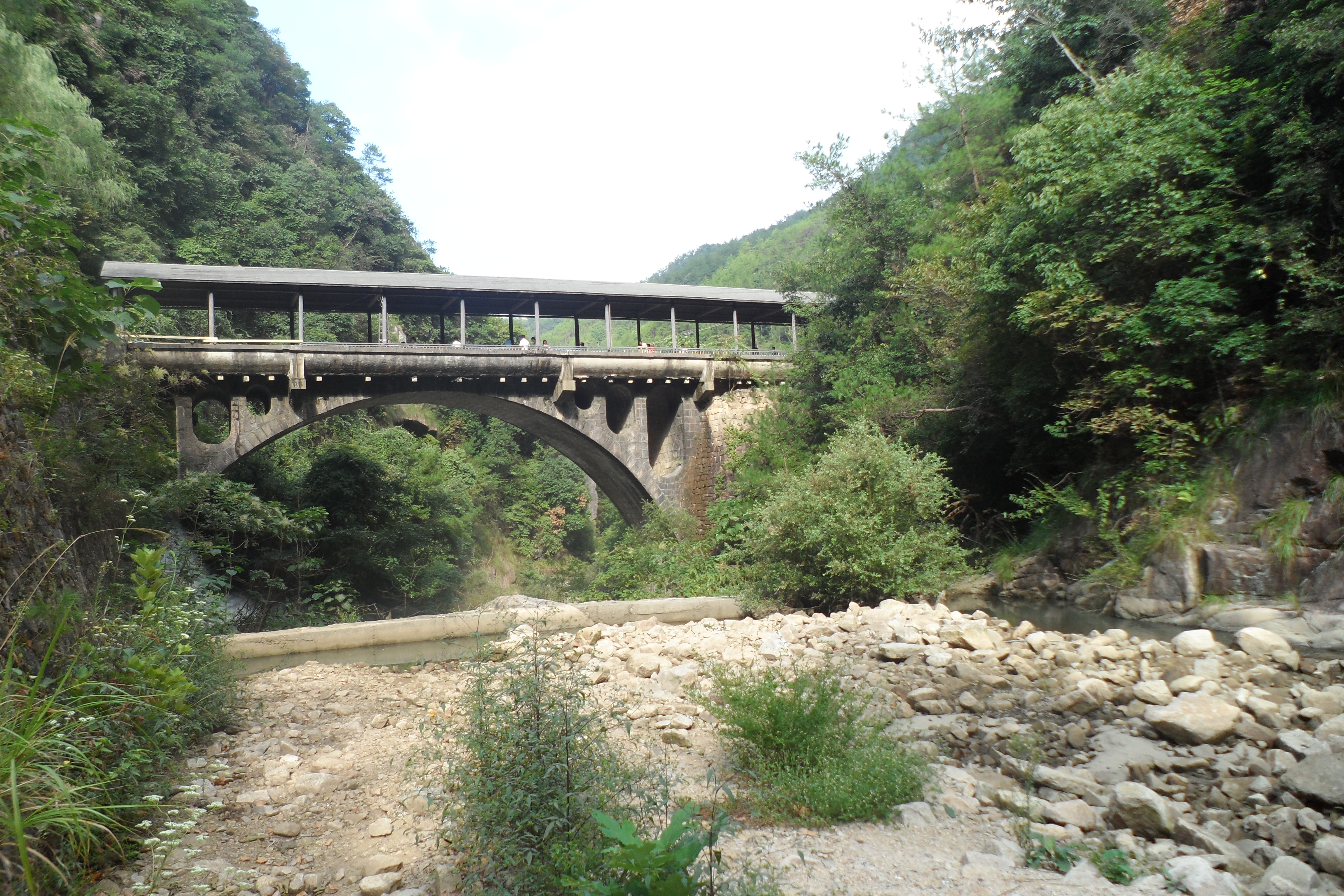 龙穿峡风景区在哪里图片