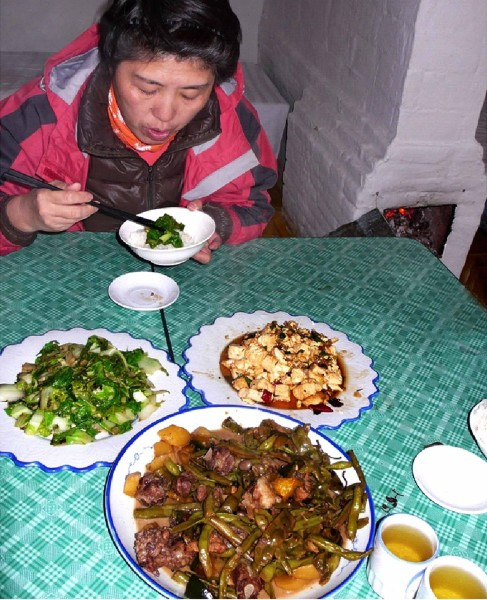 我們在太平川休息和吃午飯,房間裡的火牆是我們的最愛.