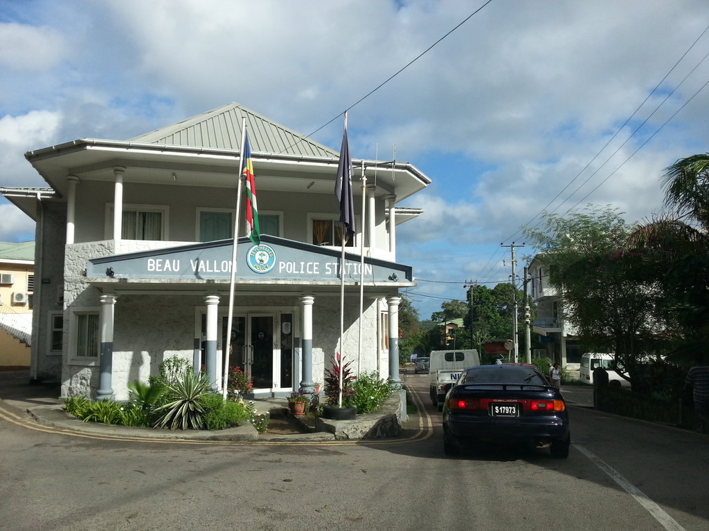 三叉路口的布瓦隆警察局