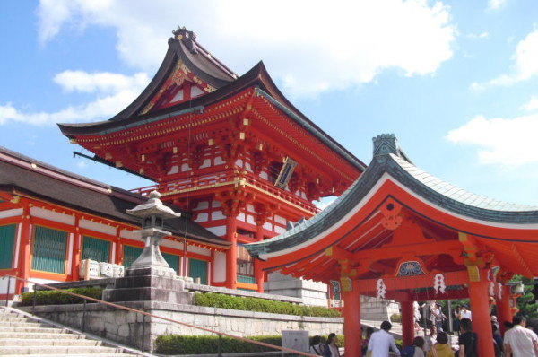 日本,京都的伏见稻荷大社.