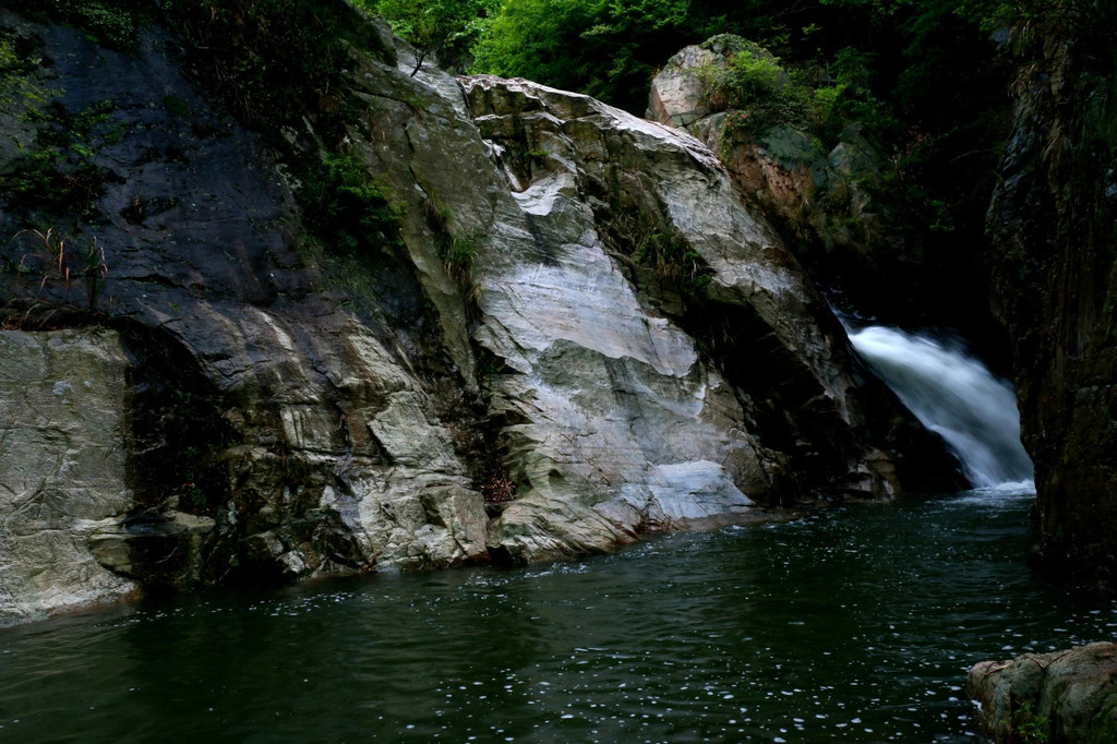 麻城旅遊新亮點——大別山桐梘衝瀑布群