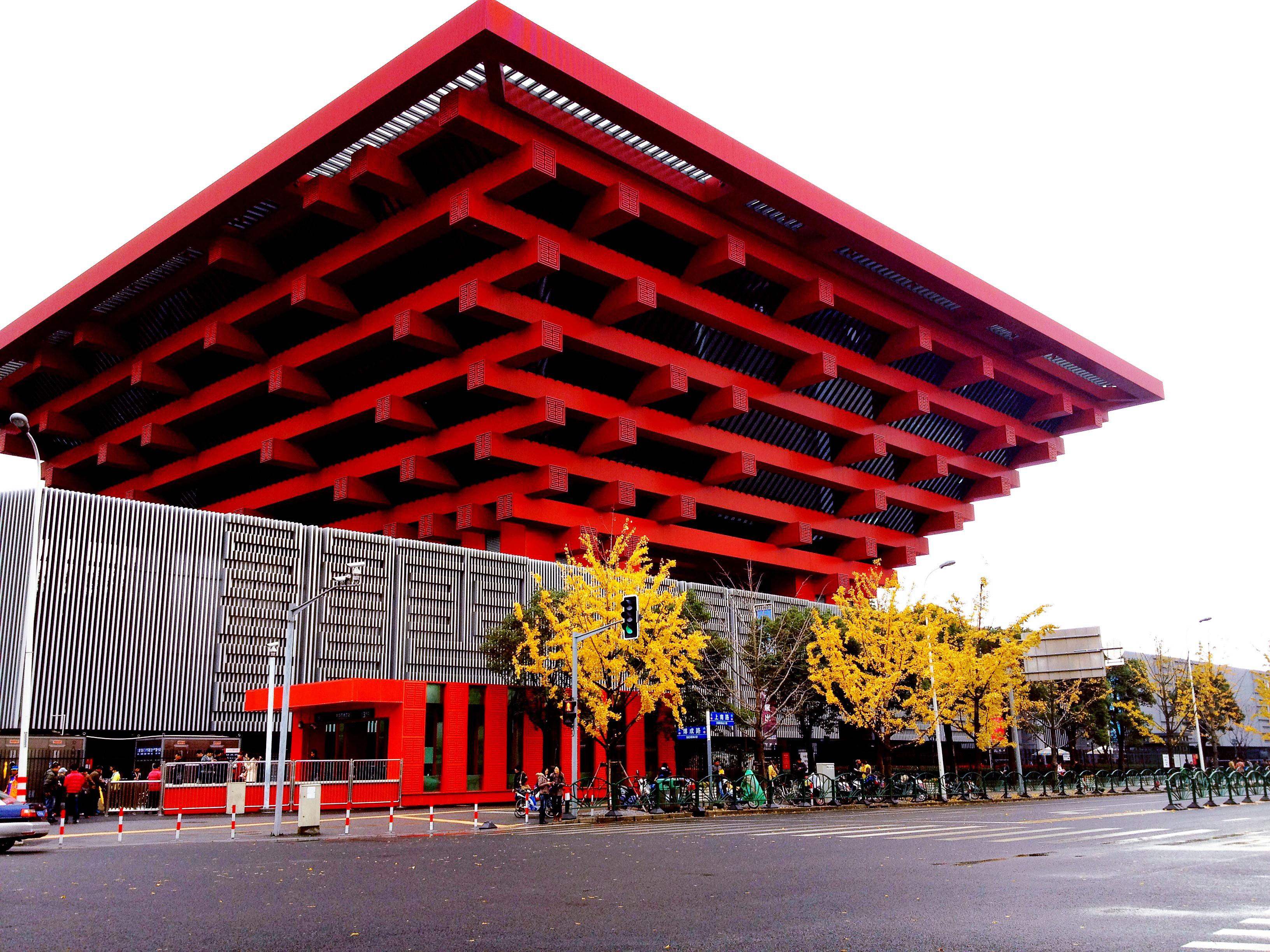 中华艺术宫坐落于上海市区黄浦江南岸,曾是2010年上海世博会被称为