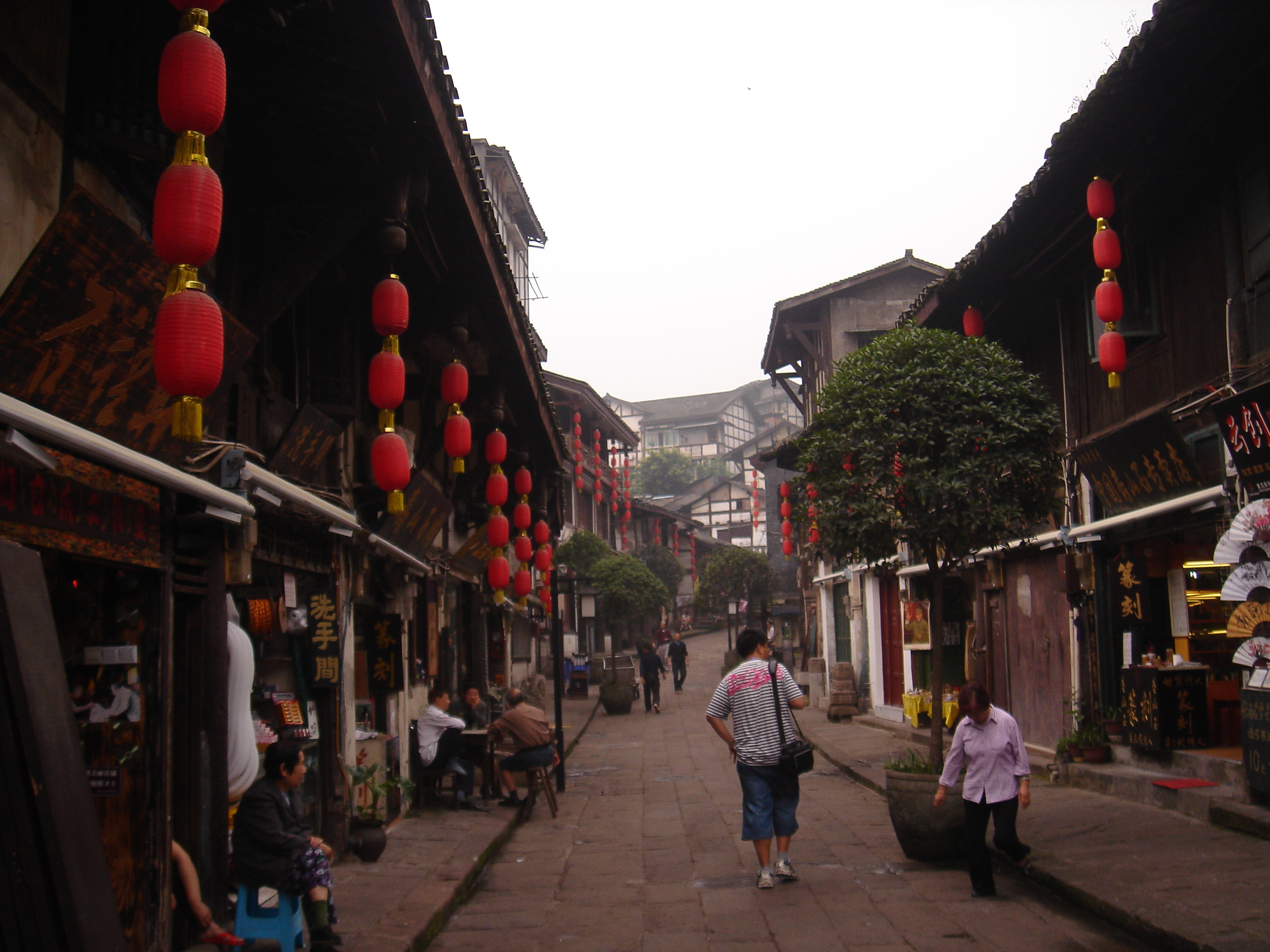【携程攻略】重庆磁器口古镇景点,算是重庆最好玩的地方了，有点像厦门鼓浪屿的小街，有一条小巷子很多…