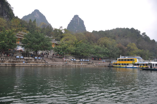 下午2点左右船靠上了阳朔的龙头山码头,漓江游圆满结束.