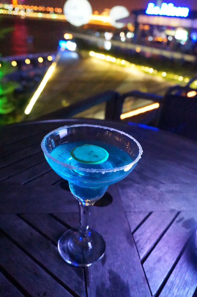 天幕下的恋人圣地 -- La Moon