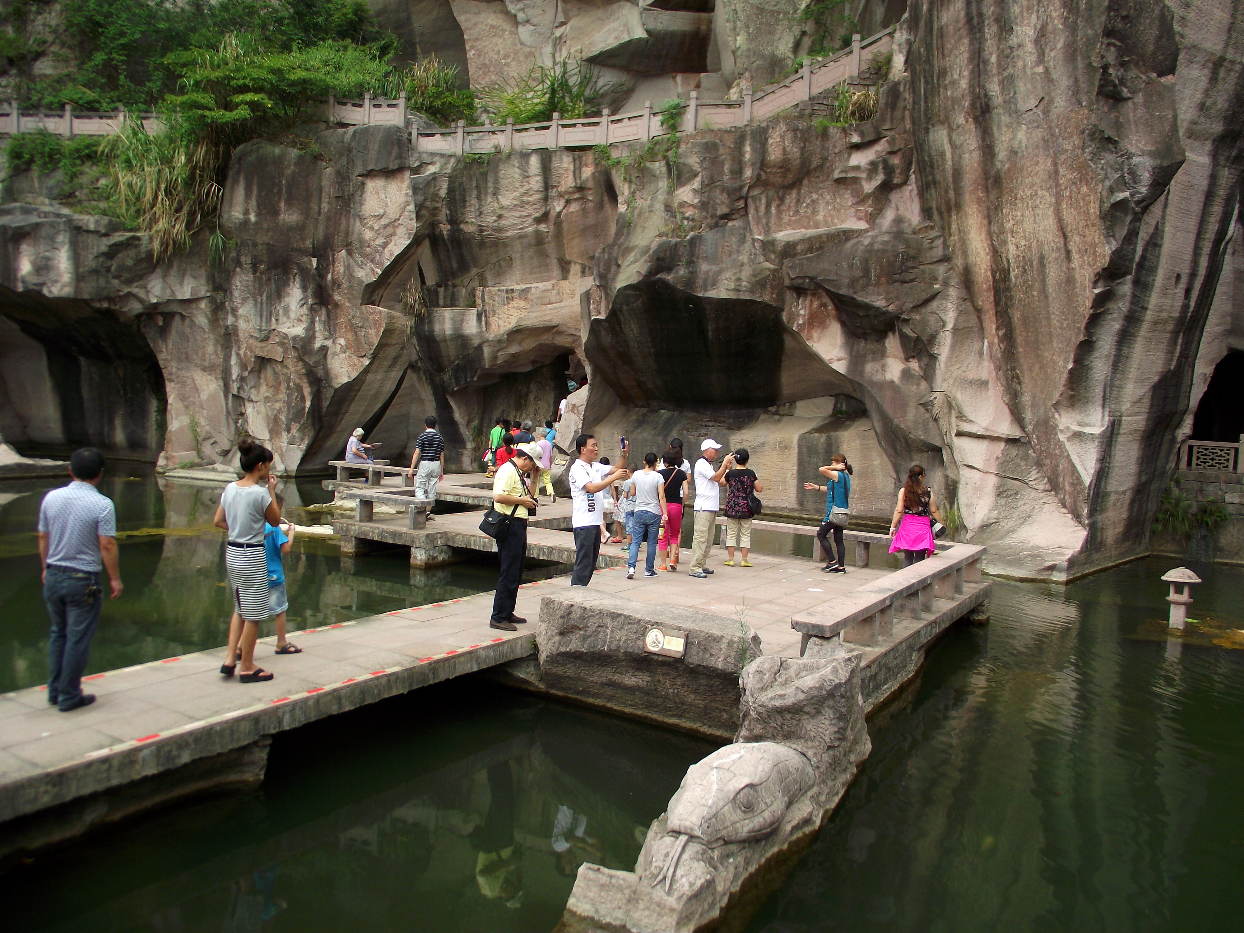 9.20)世界上規模最大采石洞窟遺址——三門蛇蟠島一日遊