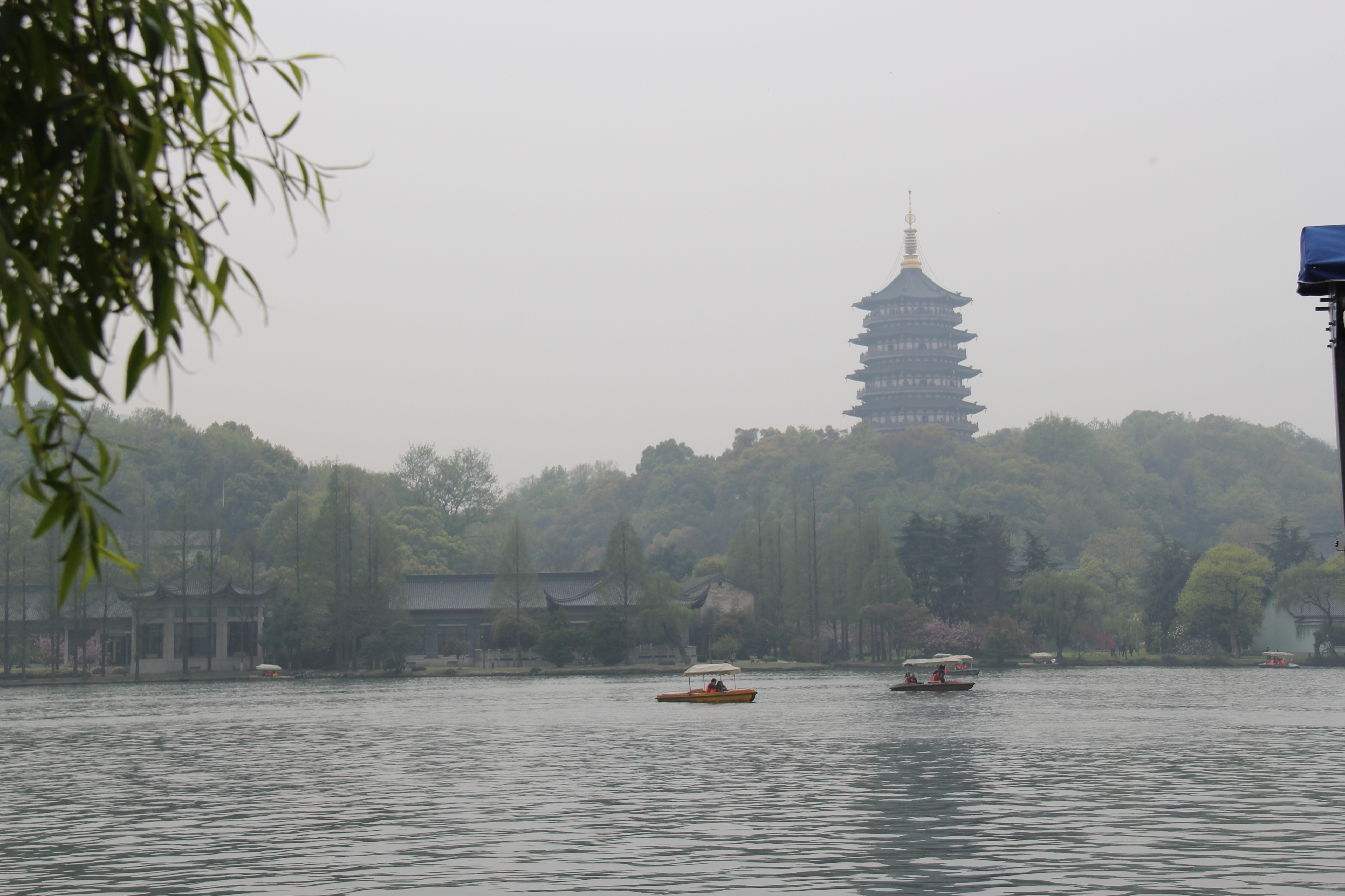 是杭州西湖歷史上四大古剎之一,西湖十景之一的