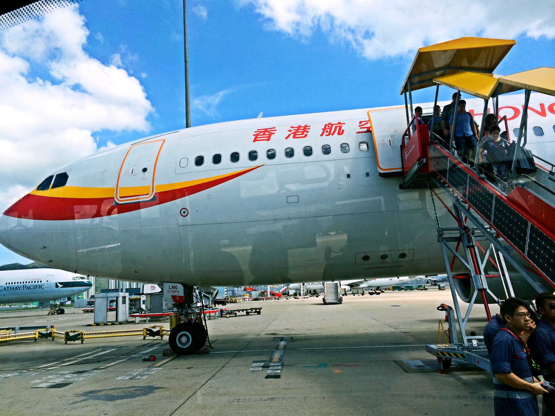 airport)俗称赤鱲角机场(chek lap kok airport,位于香港新界大屿山