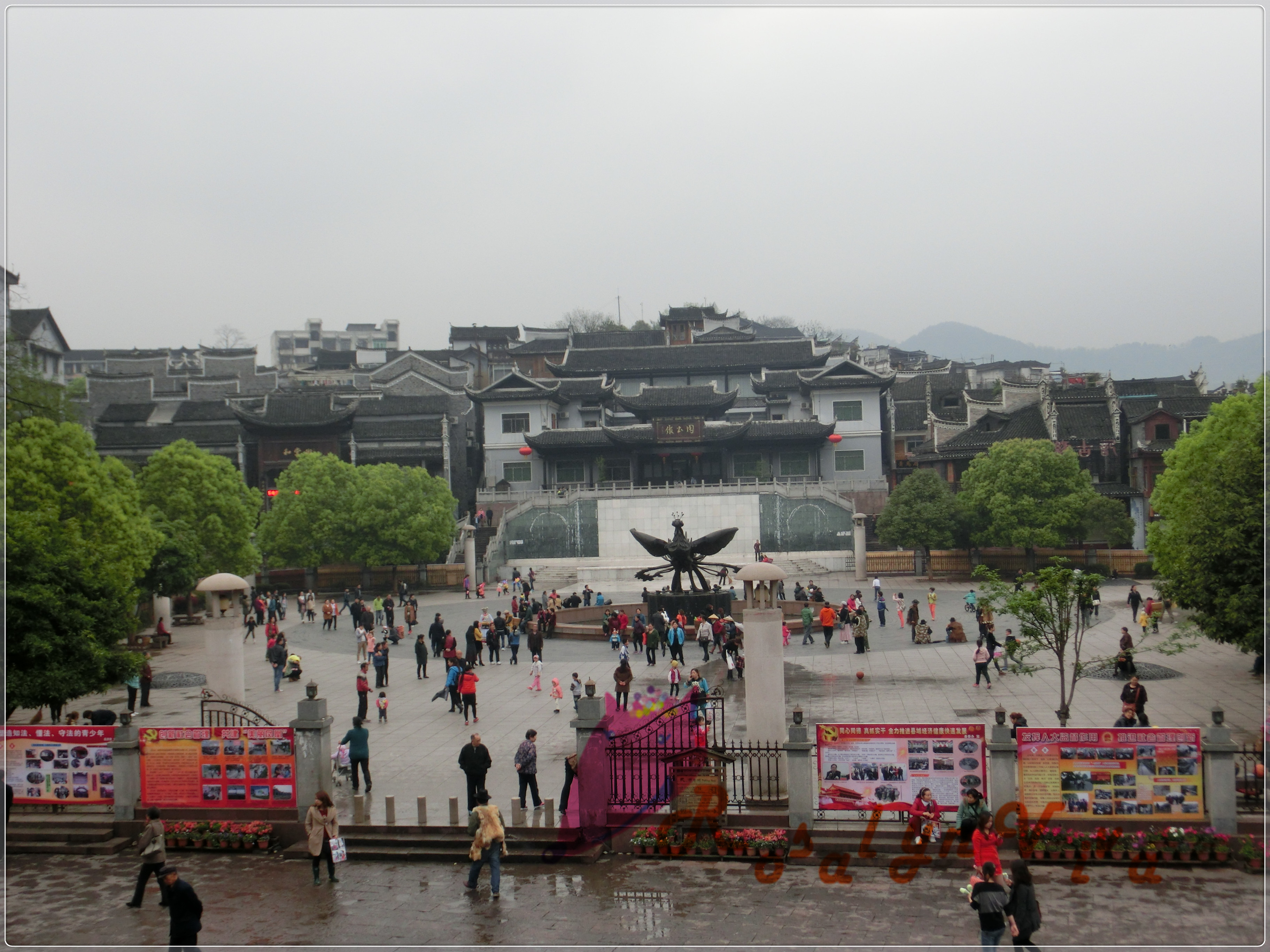 【攜程攻略】鳳凰鳳凰廣場景點,鳳凰廣場就是進了鳳凰古城景區以後能