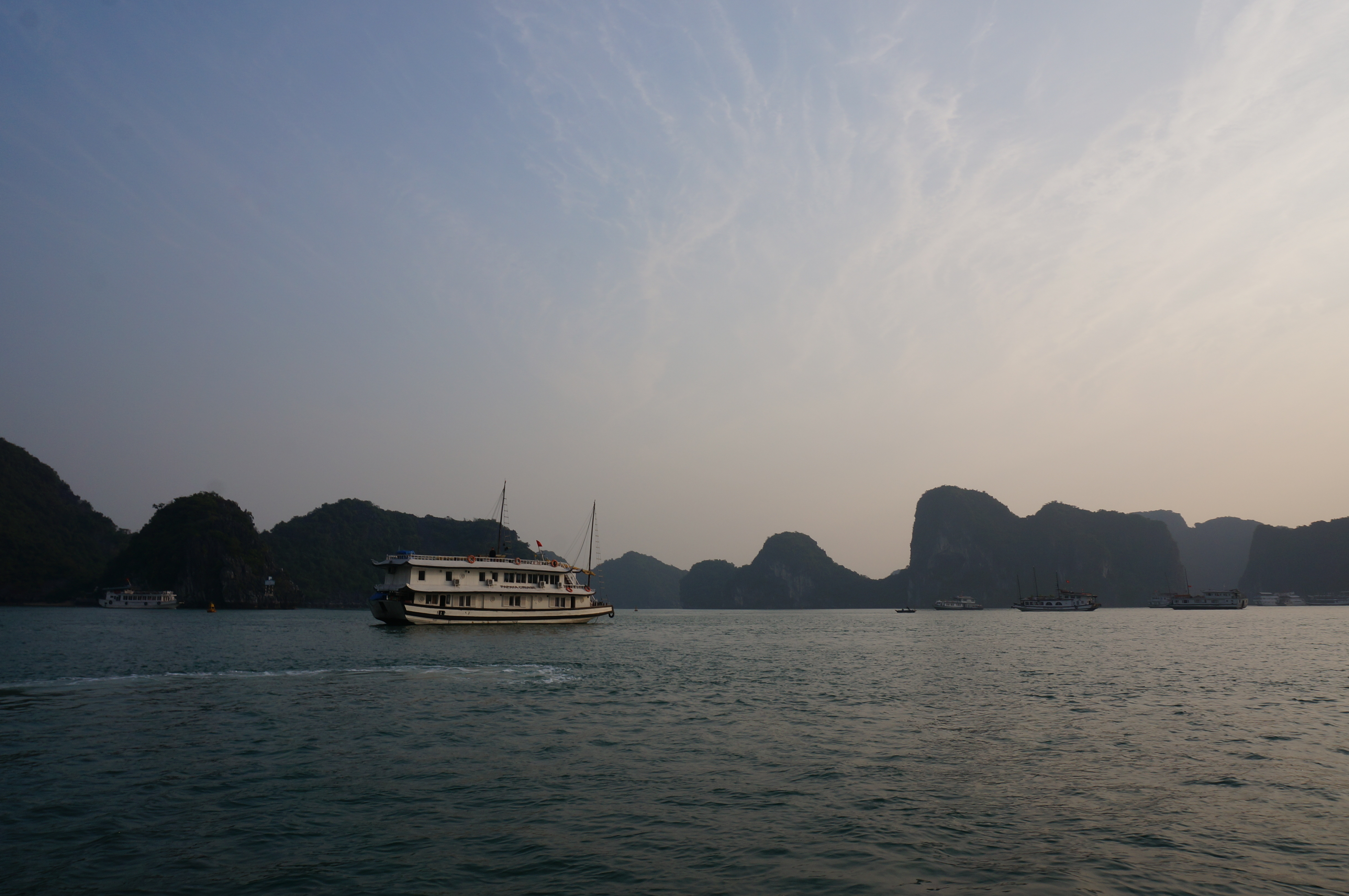 越南游之二-古老的河内,秀丽的下龙湾,悠闲的岘港,厚重的顺化,彩色的