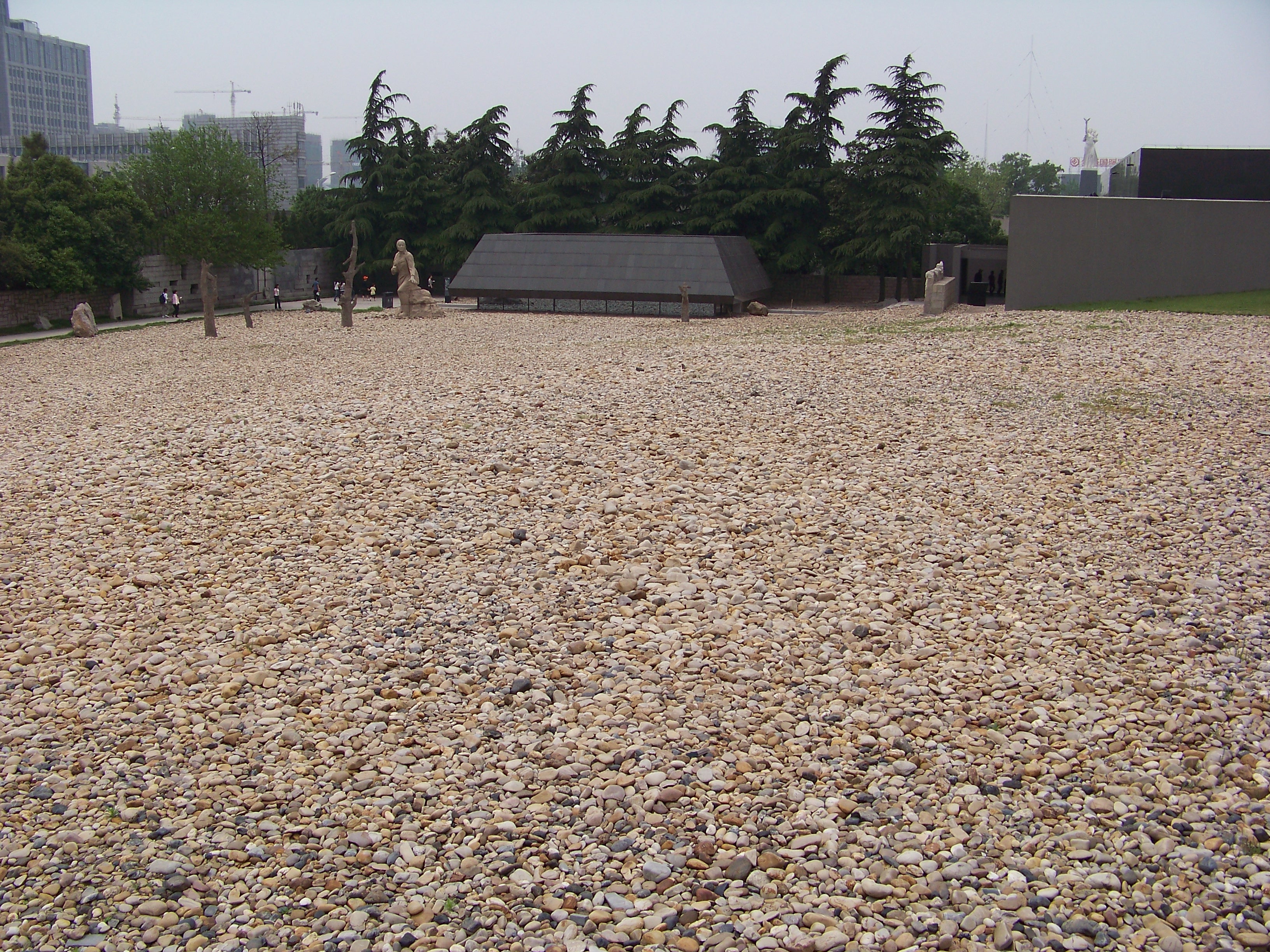 南京大屠殺遇難同胞紀念館坐落在當年日軍大屠殺之一江東門