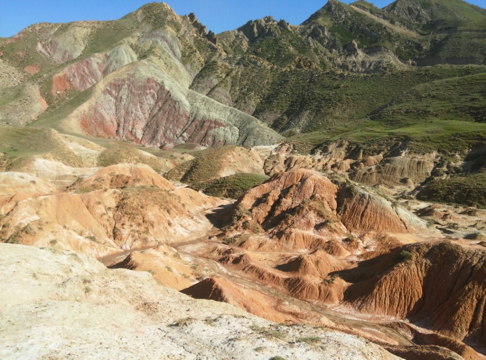 克拉玛依泥火山图片图片