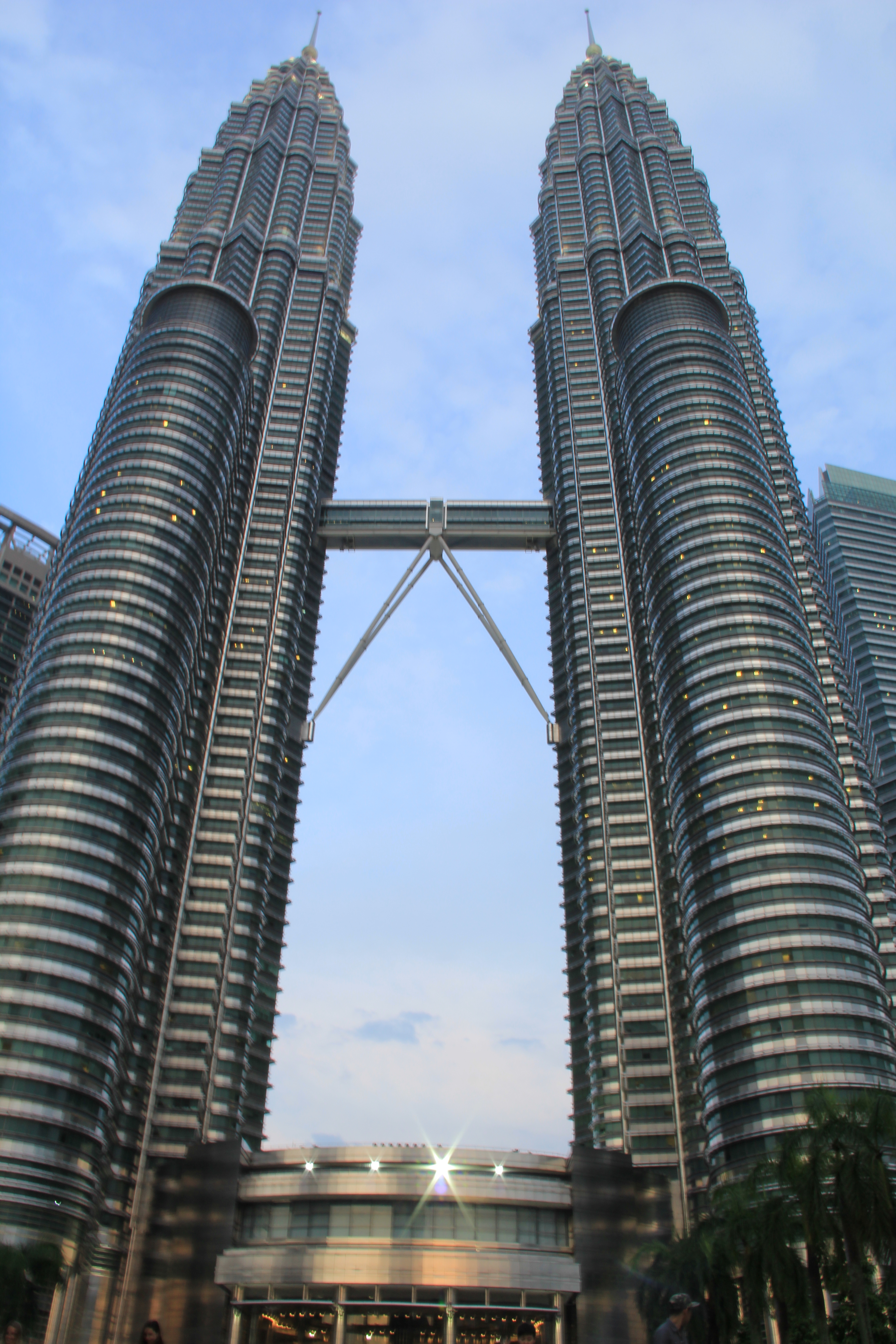 国家石油公司双塔大楼